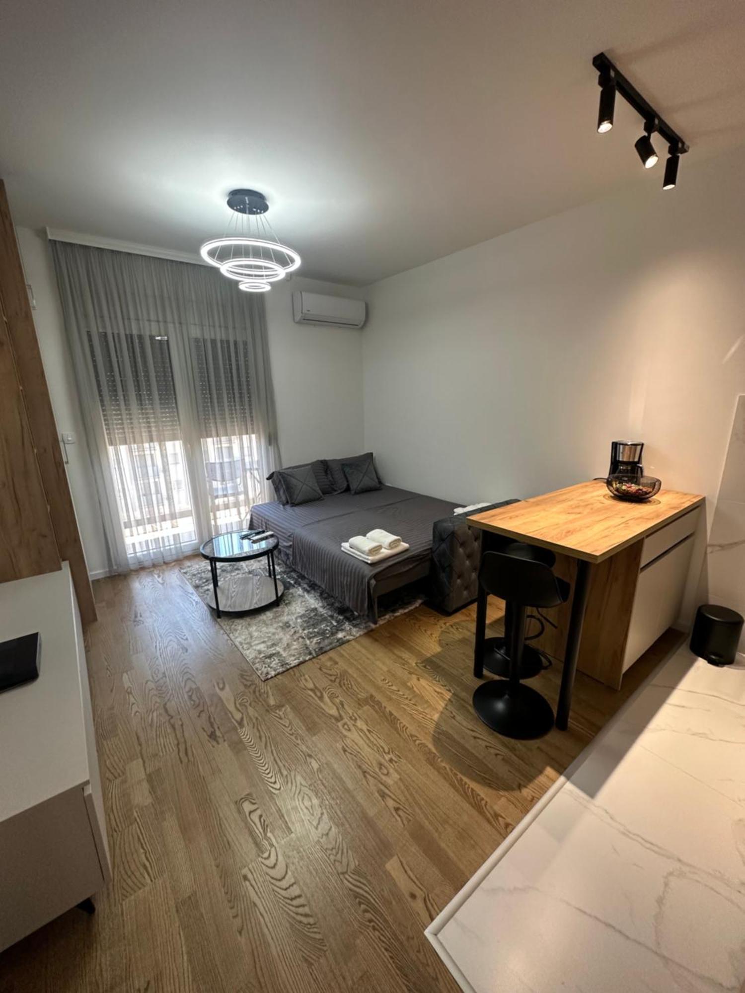 Luxury Apartments D&B Podgoriţa Exterior foto